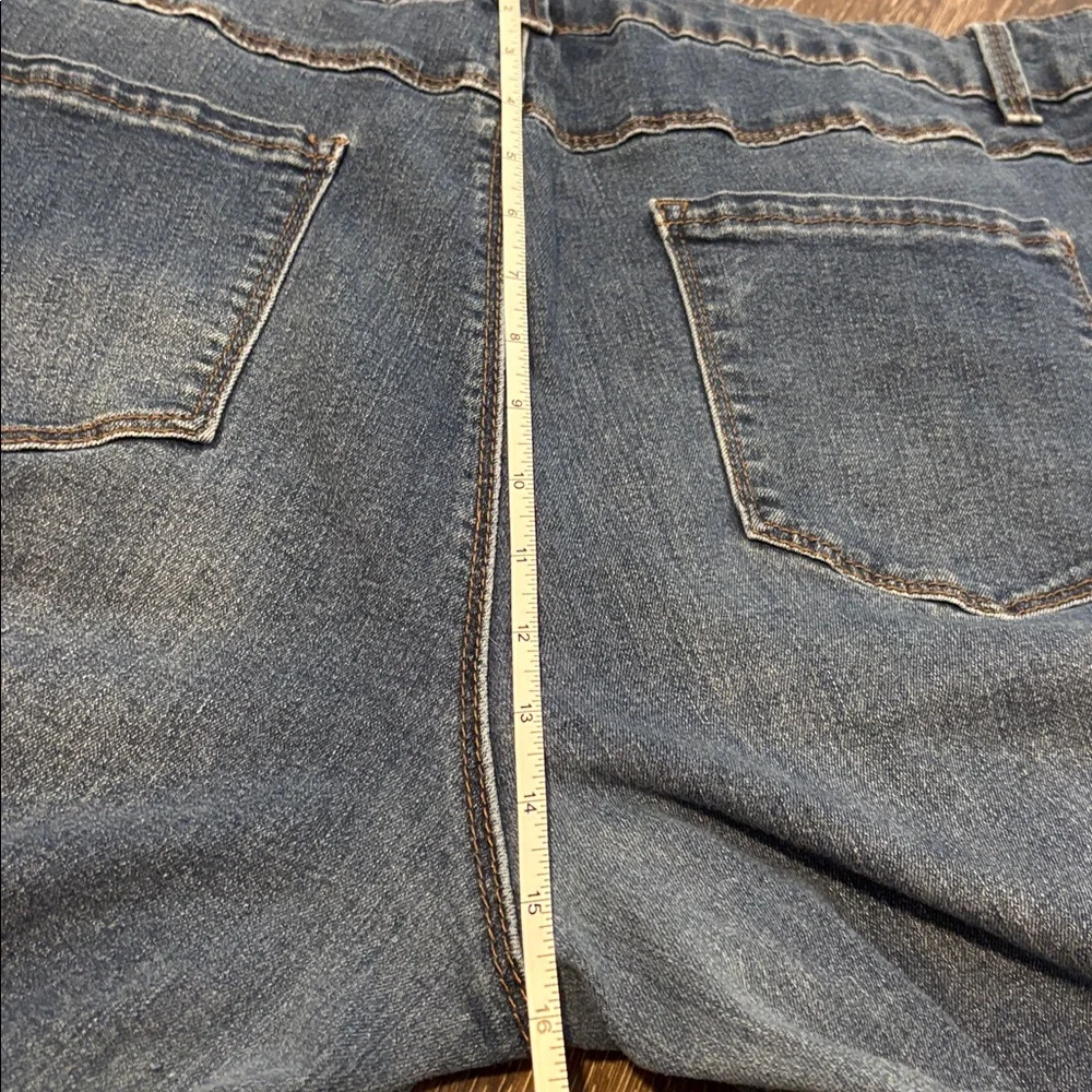 🌸 d. jeans Women’s Size 22W Straight Leg with Stretch Denim in a Medium Wash